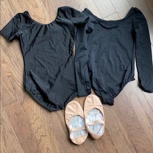 Set of 2 leotards and ballet shoes.